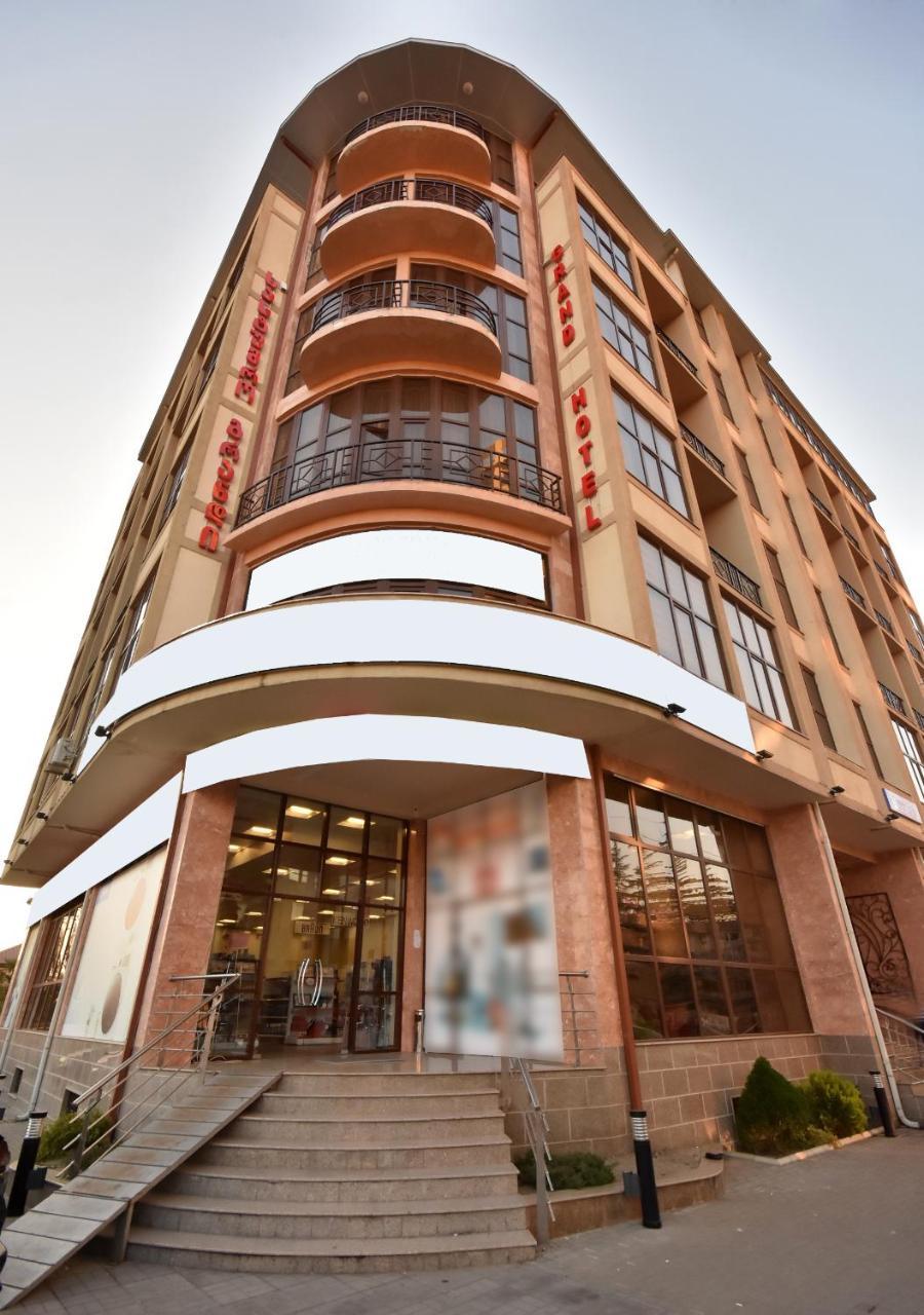 Hotel Grand Zugdidi Dış mekan fotoğraf