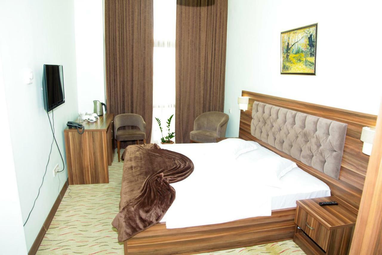 Hotel Grand Zugdidi Dış mekan fotoğraf