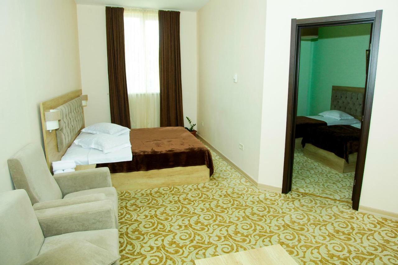 Hotel Grand Zugdidi Dış mekan fotoğraf